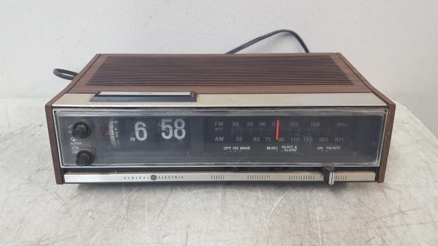 Vintage GE General Electric Alarm Clock AM/FM Radio – ThatThingYouLove